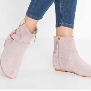 Ted Baker Sonoar Suede ankle harness Boots grey blush rose gold 9.5 us 40 euro